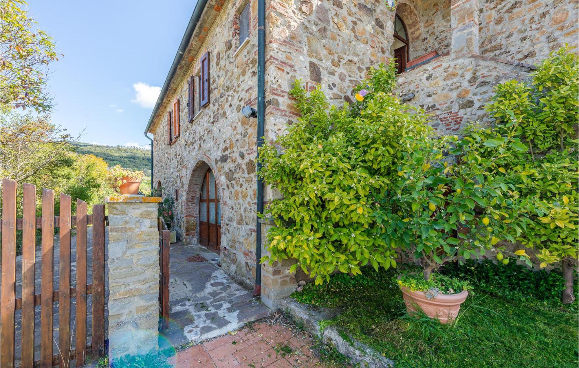 Cozy Home In Massa Marittima Gr With Kitchen Exteriör bild